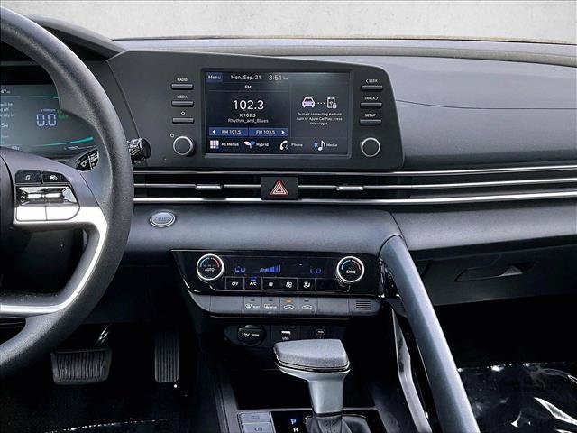 Used 2025 Hyundai Elantra Hybrid FWD image 8