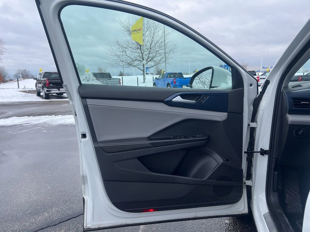 Used 2024 Volkswagen Taos SE image 8