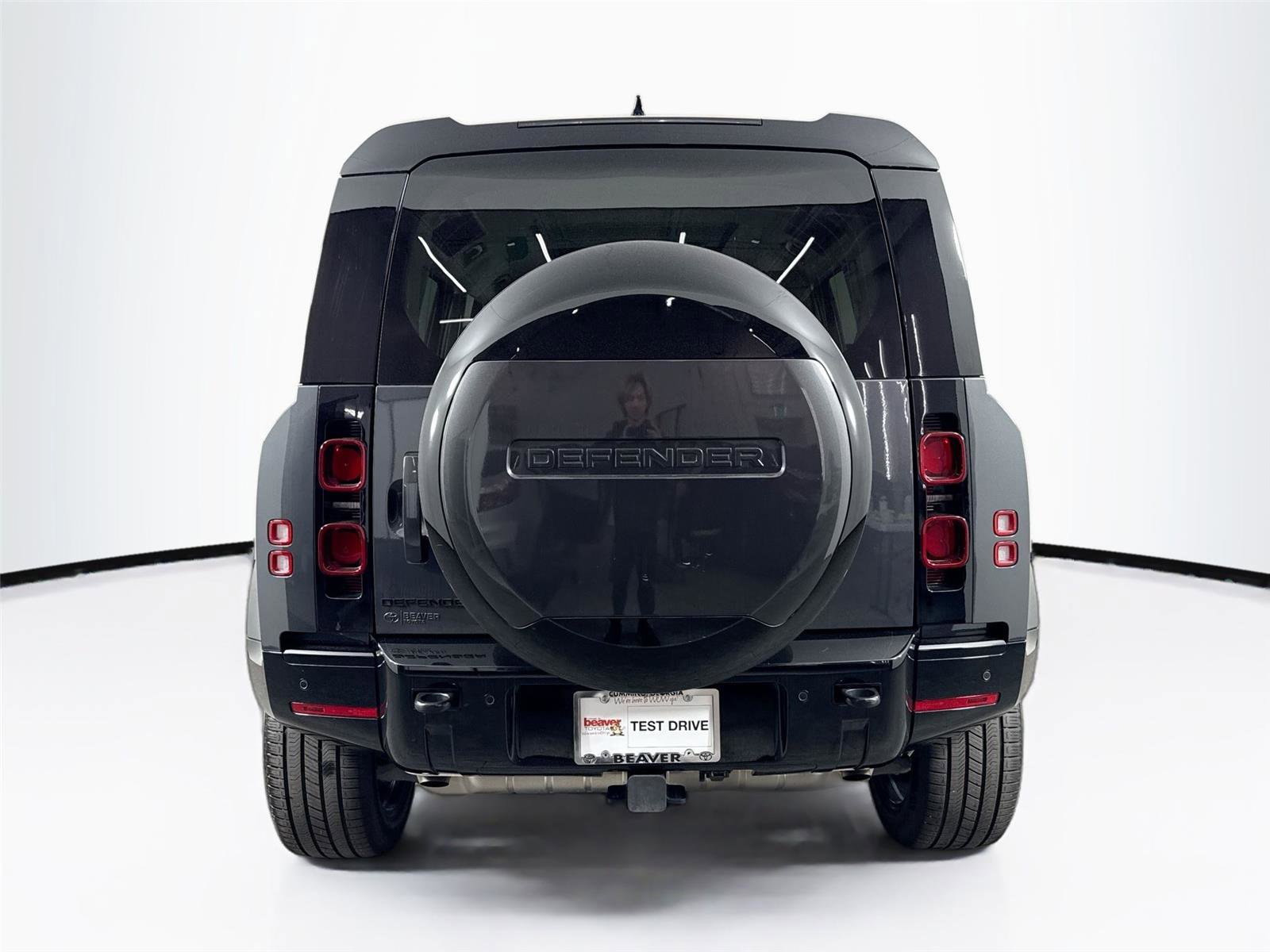 Used 2025 Land Rover Defender 110 X-Dynamic SE image 11