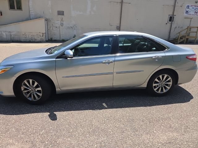 Used 2016 Toyota Camry XLE FWD image 3