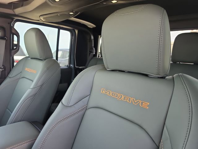 Used 2025 Jeep Gladiator Mojave AWD/4WD image 14