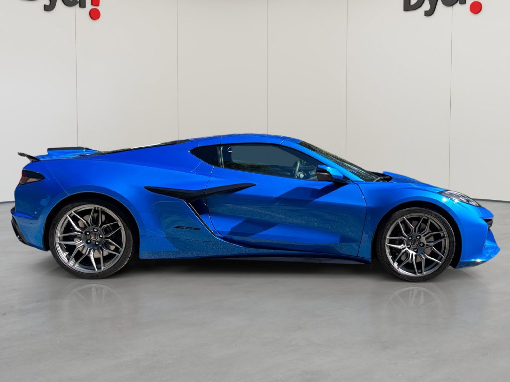 Used 2025 Chevrolet Corvette Z06 RWD image 6