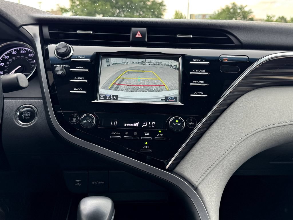 Used 2018 Toyota Camry XLE FWD image 28
