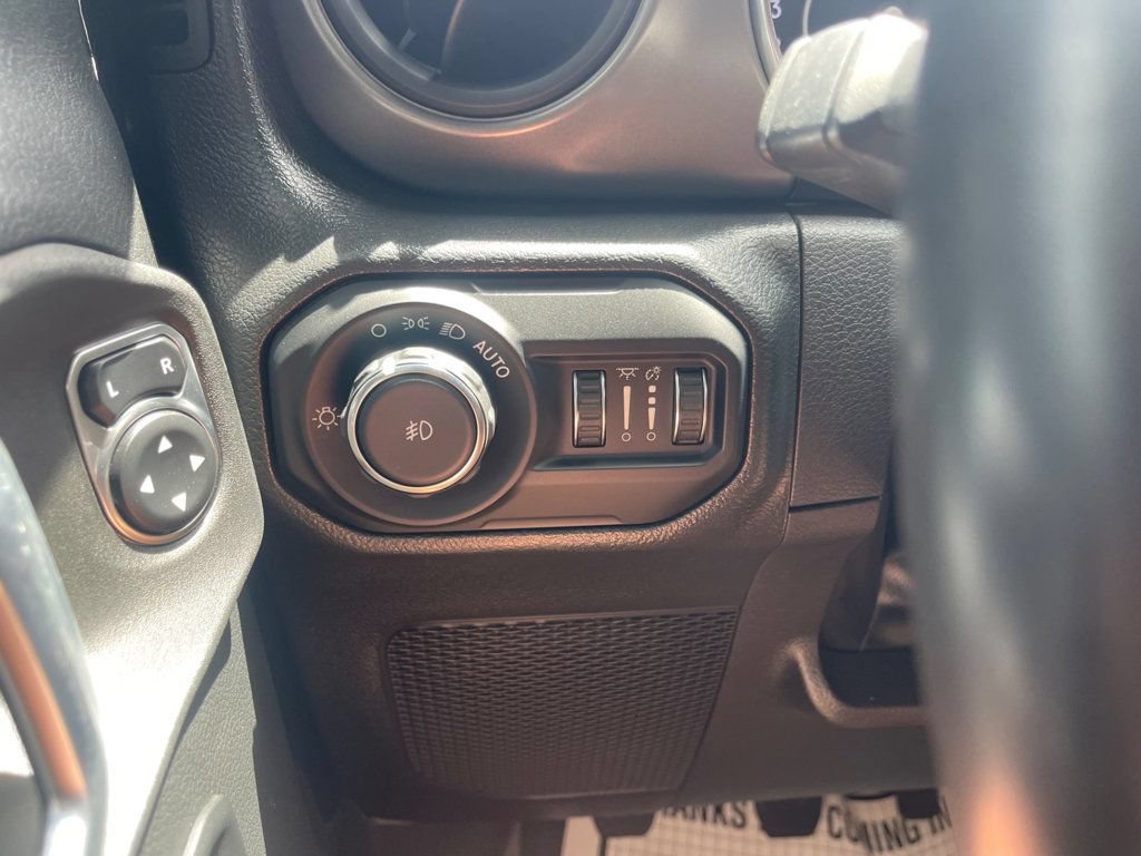Used 2022 Jeep Wrangler Sport AWD/4WD image 18