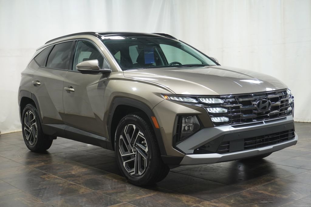 Certified 2025 Hyundai Tucson Limited AWD/4WD image 1