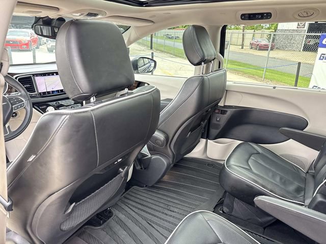 Used 2022 Chrysler Pacifica Limited AWD/4WD image 37