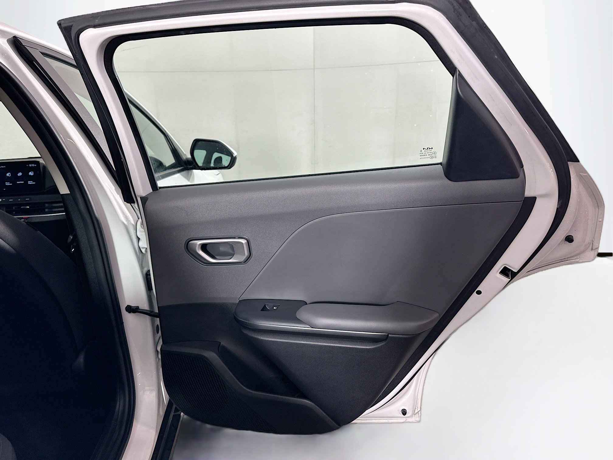 Used 2025 Kia K4 LXS image 28