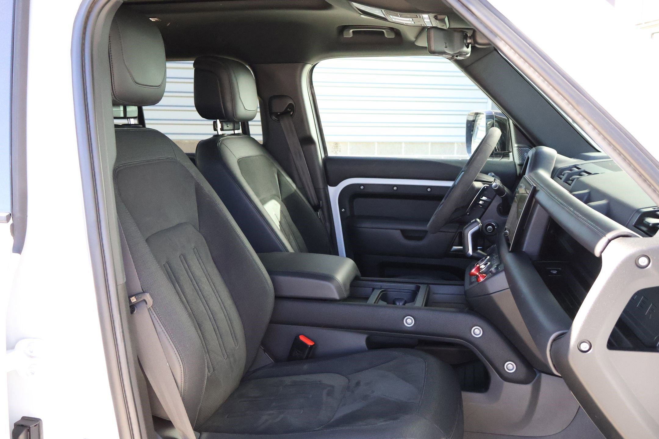 Certified 2023 Land Rover Defender 110 V8 image 31