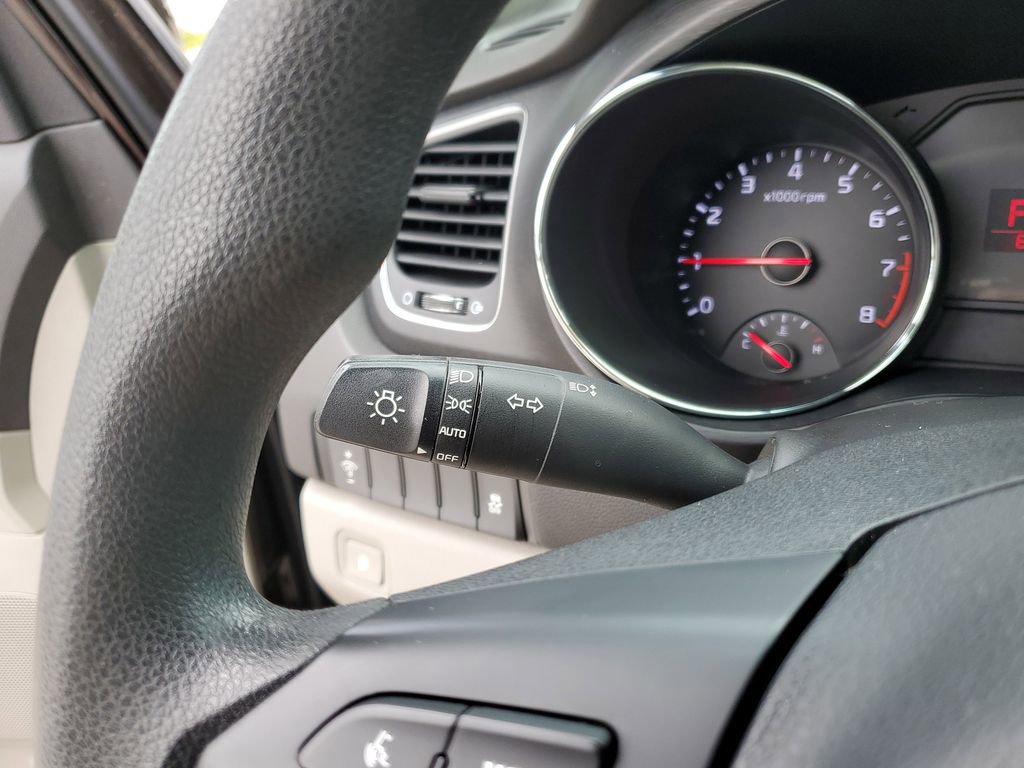 Used 2016 Kia Sedona LX image 24