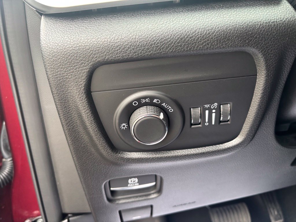 Used 2025 Jeep Grand Cherokee Altitude AWD/4WD image 20
