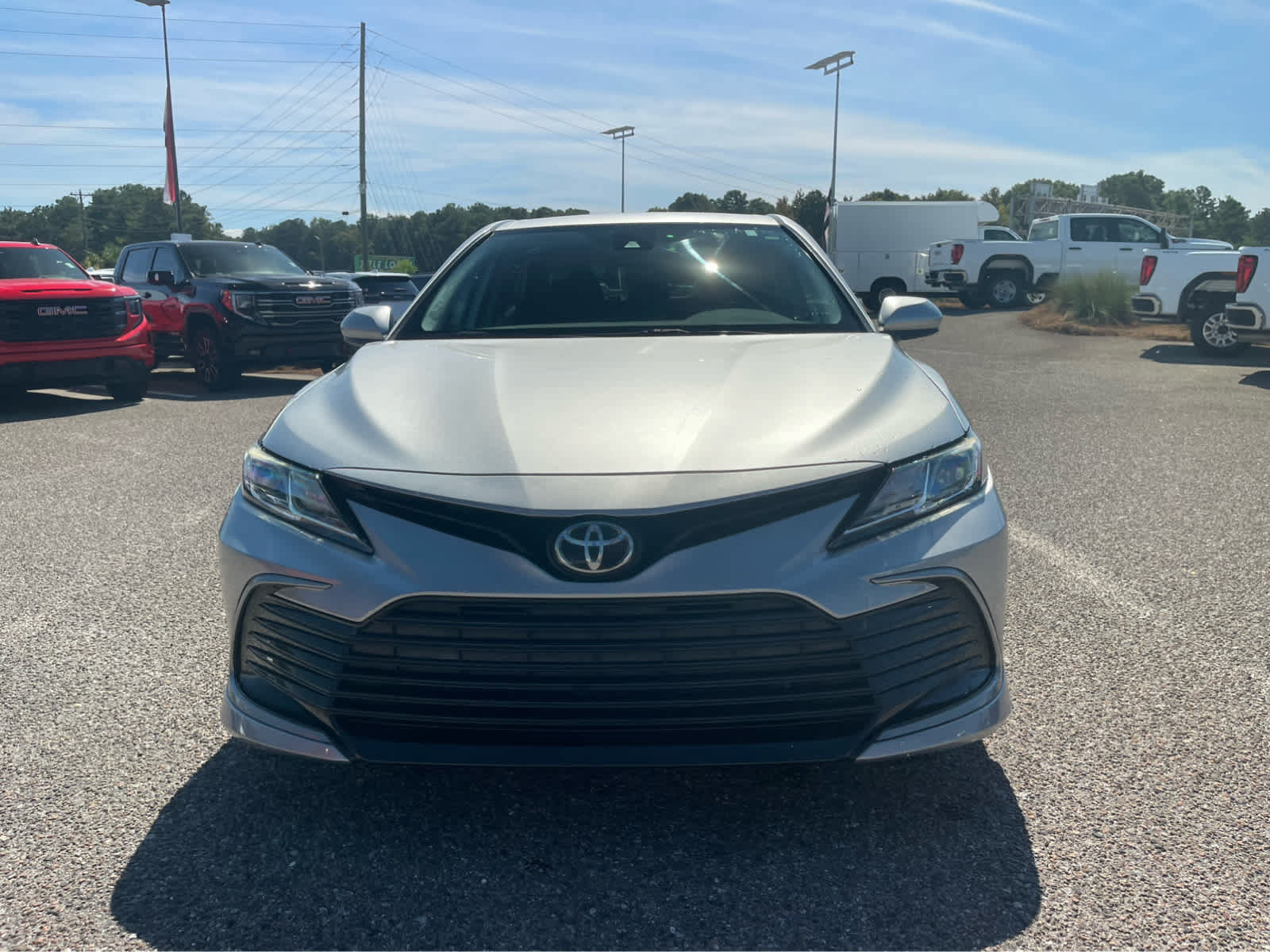 Used 2022 Toyota Camry LE FWD image 2