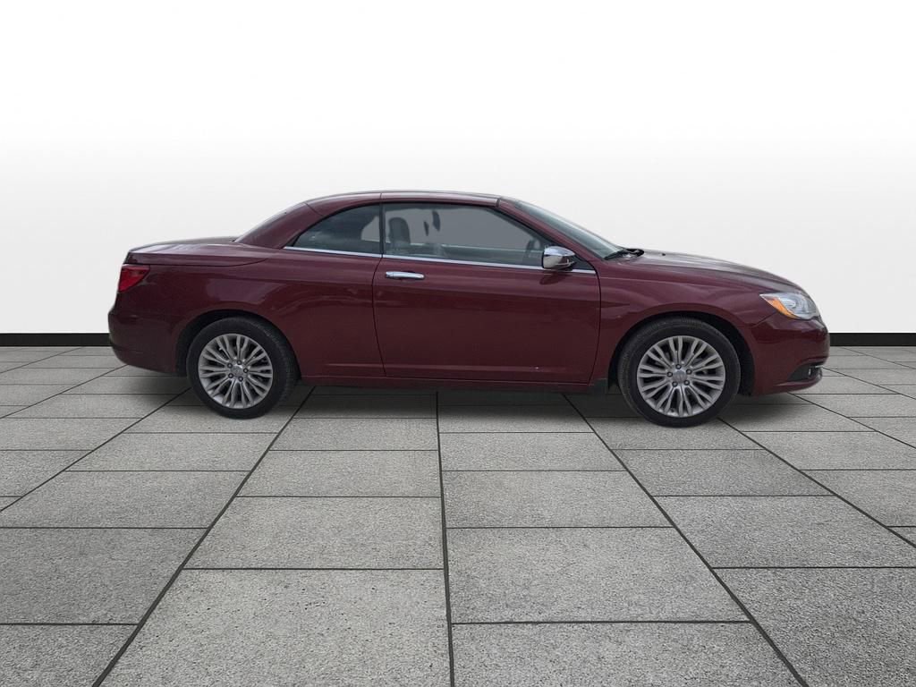 Used 2011 Chrysler 200 Limited FWD image 4