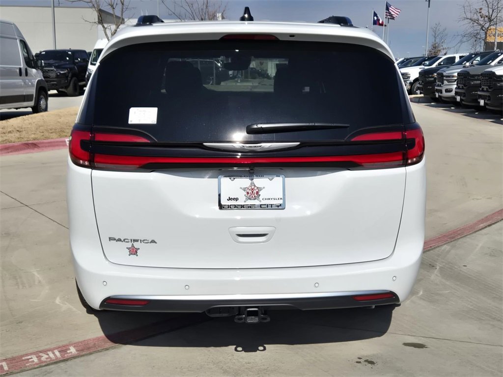 New 2026 Chrysler Pacifica Pinnacle w/ Trailer Tow Group image 4