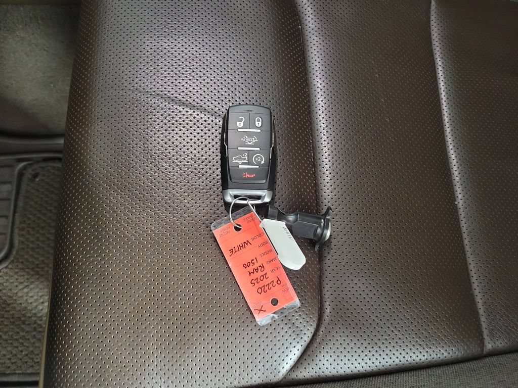 Used 2025 RAM 1500 Limited AWD/4WD image 26