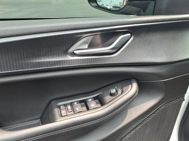 Used 2025 Jeep Grand Cherokee Altitude AWD/4WD image 12