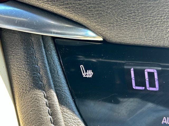 Used 2018 Cadillac XT5 Luxury w/ Driver Awareness Package AWD/4WD image 37