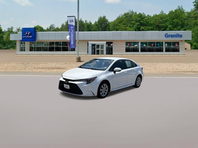 Used 2022 Toyota Corolla LE FWD image 3