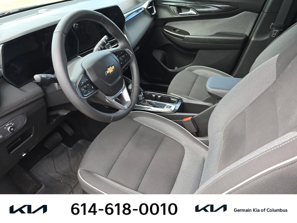 Used 2024 Chevrolet TrailBlazer LT w/ LT Cold Weather Package FWD image 17