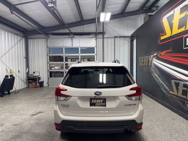 Used 2021 Subaru Forester Premium AWD/4WD image 16