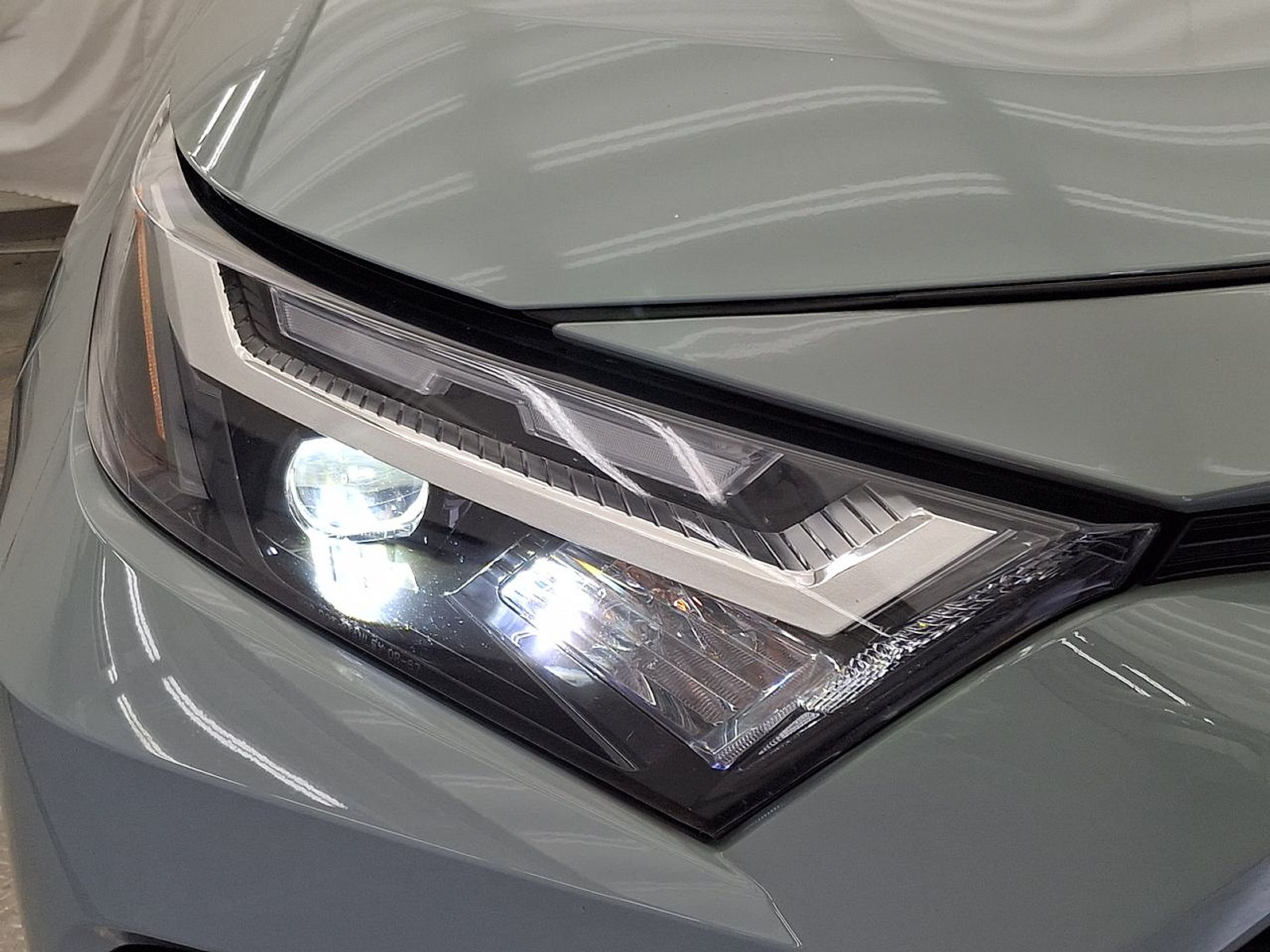 Used 2023 Toyota RAV4 XLE Premium AWD/4WD image 32