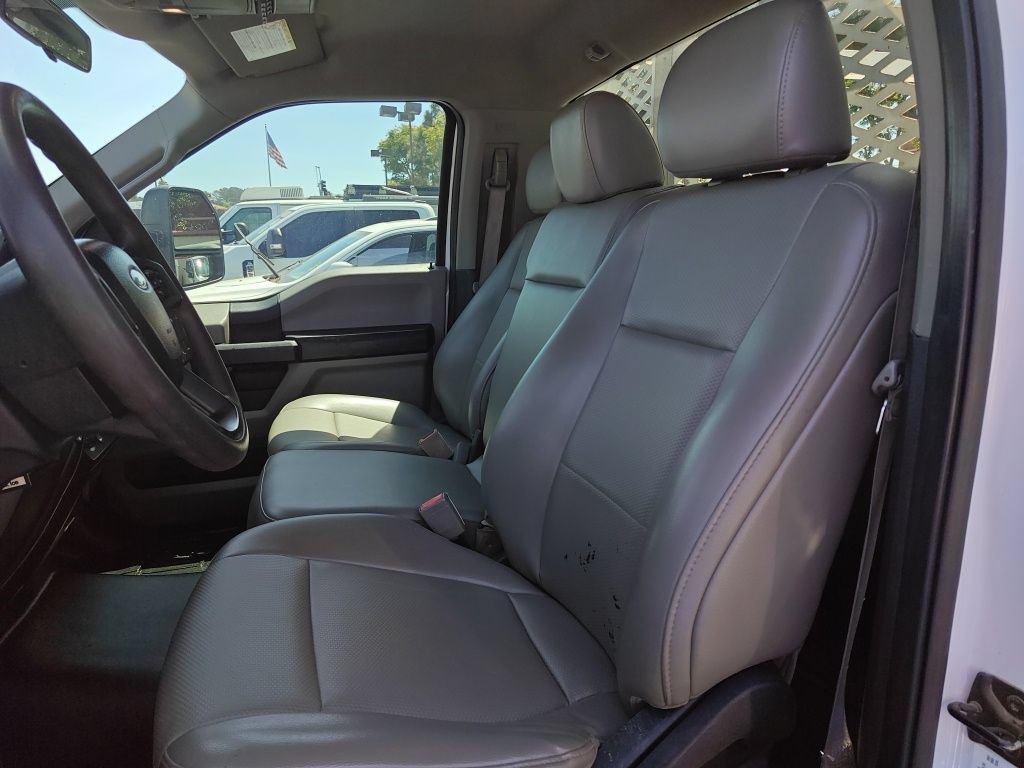 Used 2017 Ford F550 2WD Regular Cab Super Duty image 9