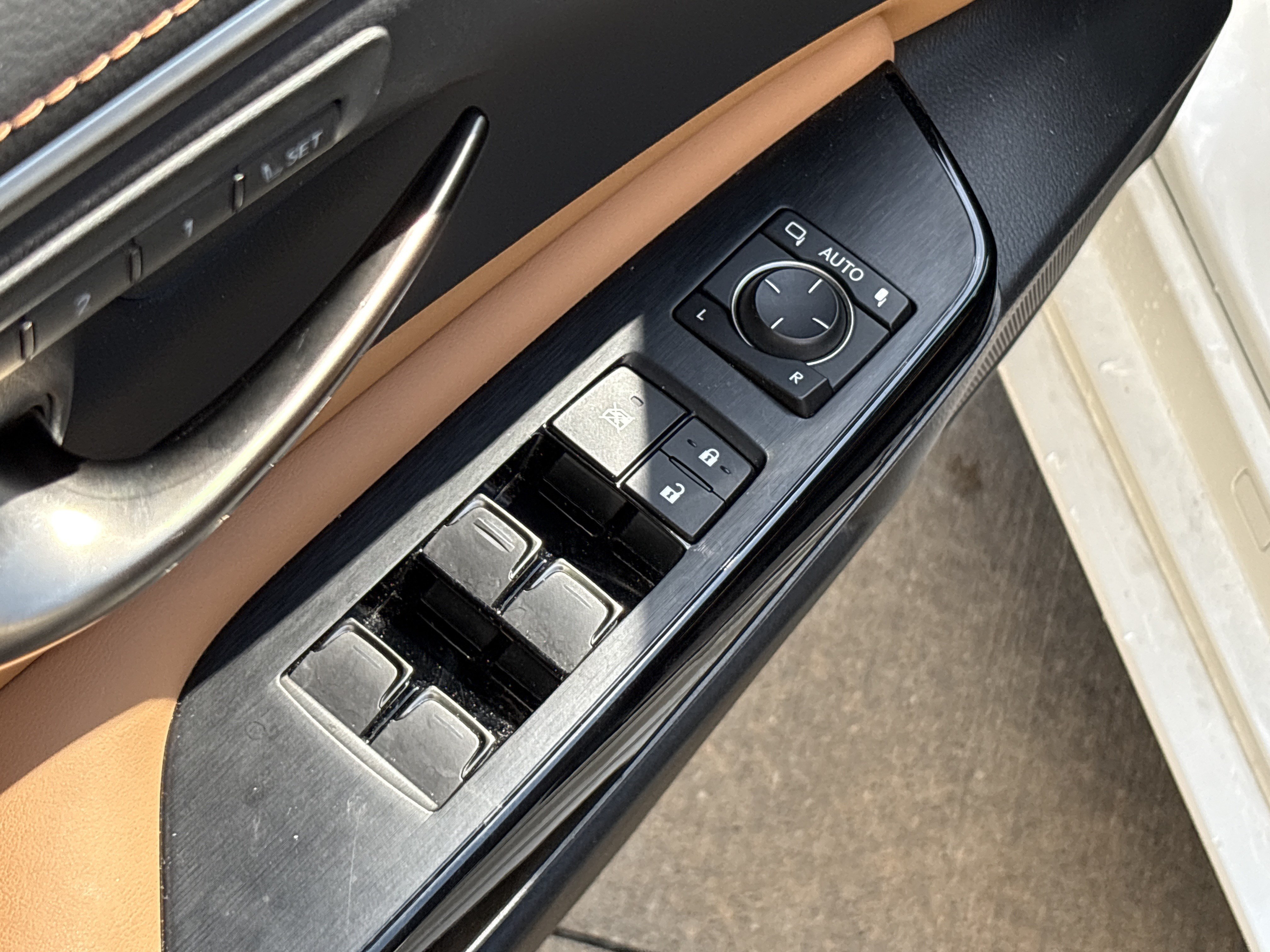 Certified 2025 Lexus ES 350 Ultra Luxury FWD image 15