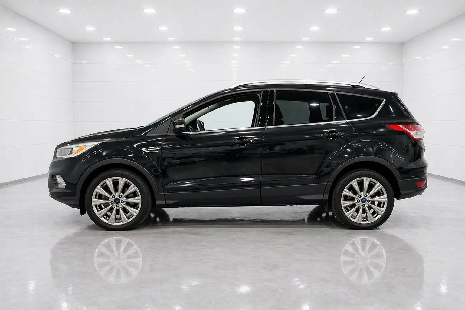 Used 2017 Ford Escape Titanium FWD image 2
