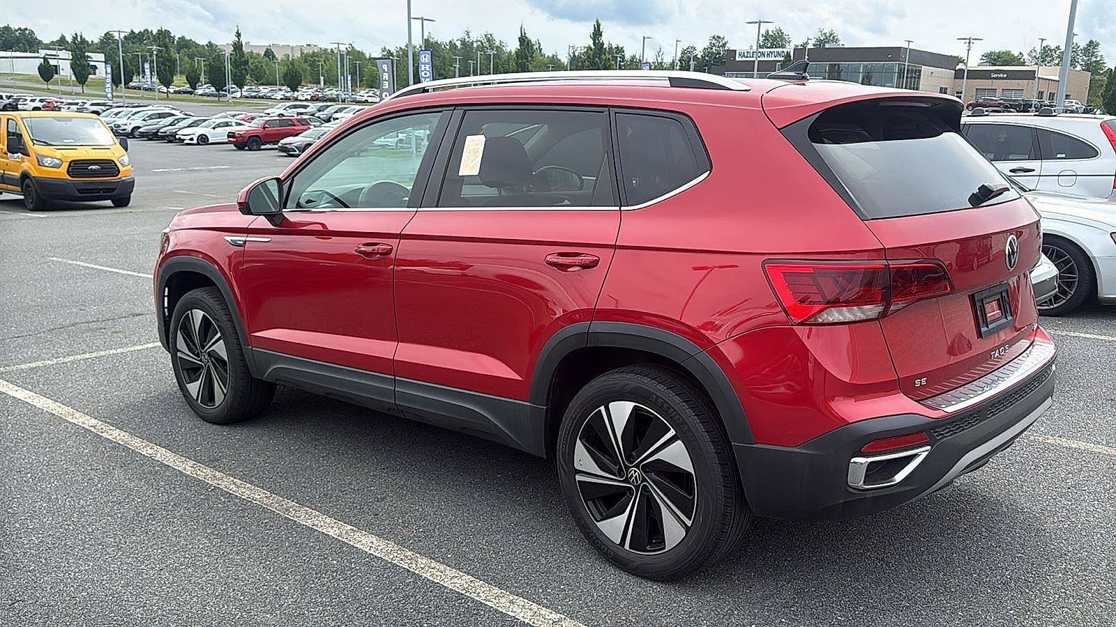 Used 2023 Volkswagen Taos SE w/ Panoramic Sunroof Package AWD/4WD image 5