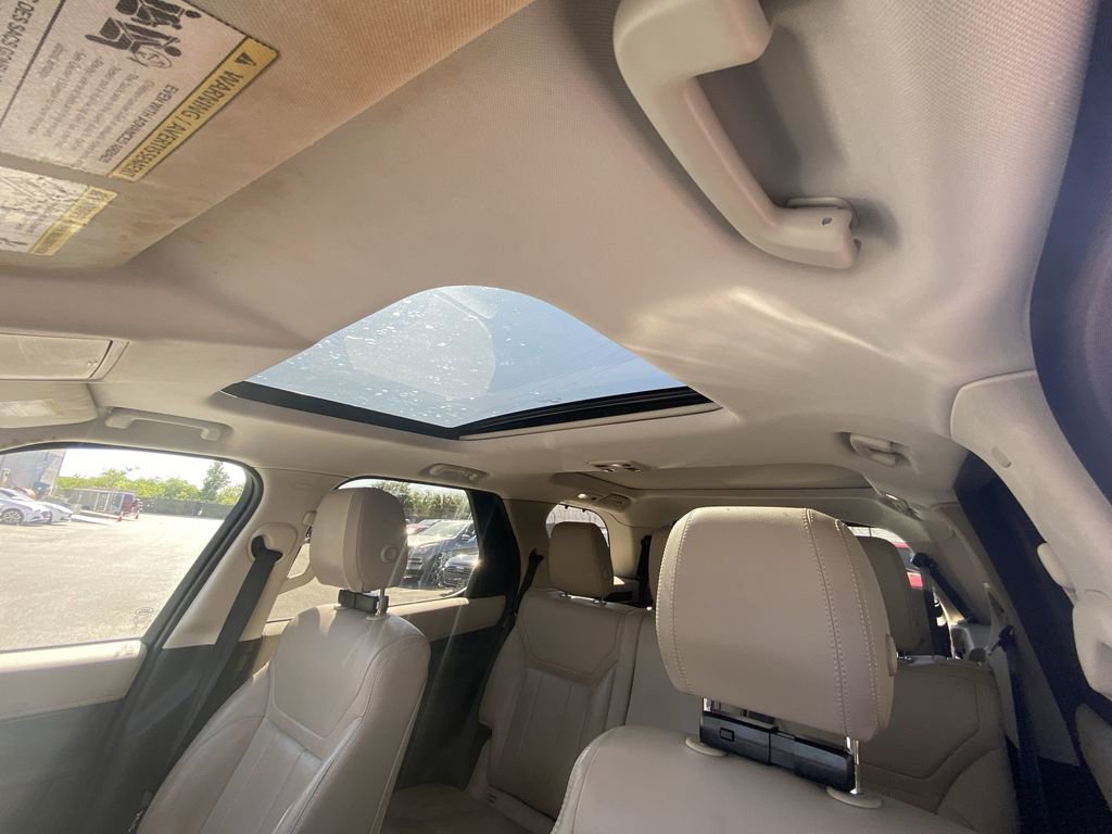 Used 2018 Land Rover Discovery SE AWD/4WD image 15