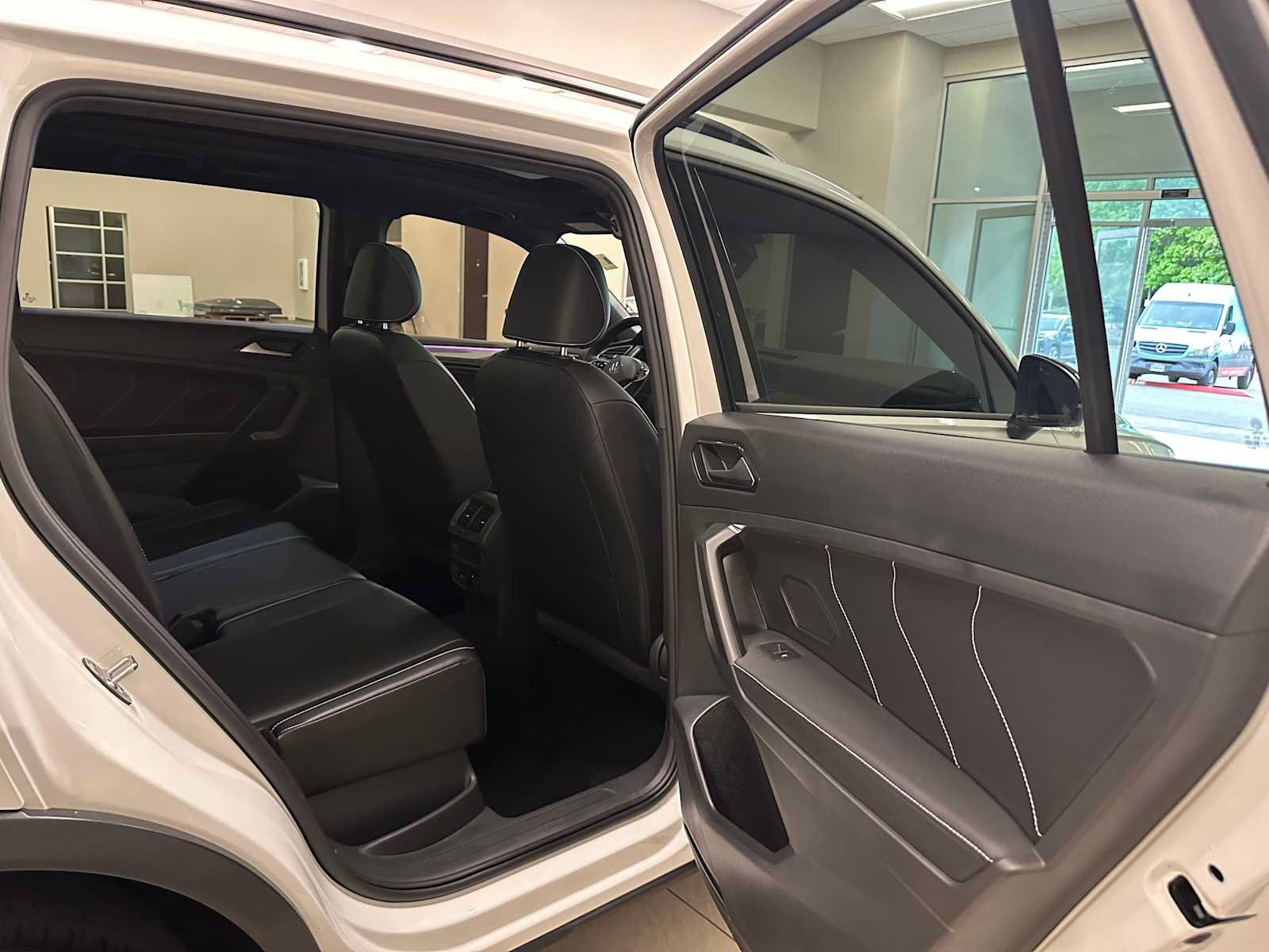 Used 2022 Volkswagen Tiguan SE R-Line AWD/4WD image 38