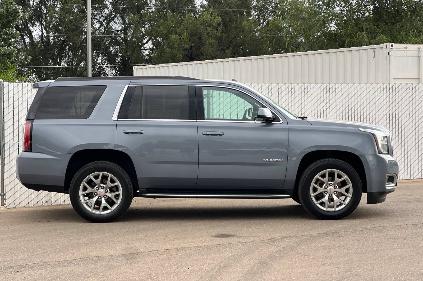 Used 2015 GMC Yukon SLE w/ Convenience Package AWD/4WD image 3