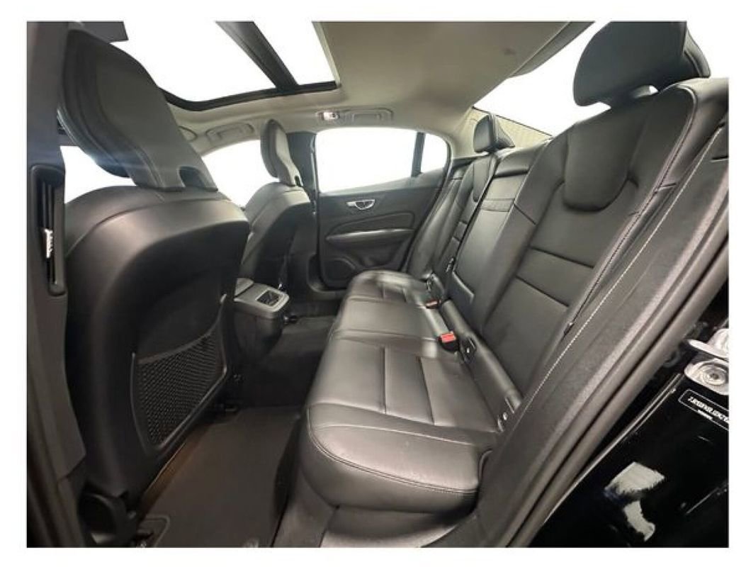 Used 2020 Volvo S60 T5 Momentum FWD image 12