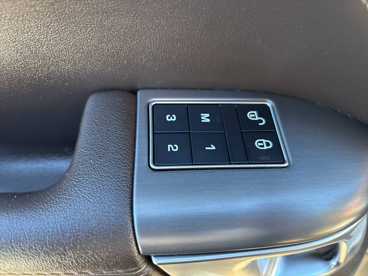 Used 2018 Land Rover Range Rover Sport SE AWD/4WD image 37