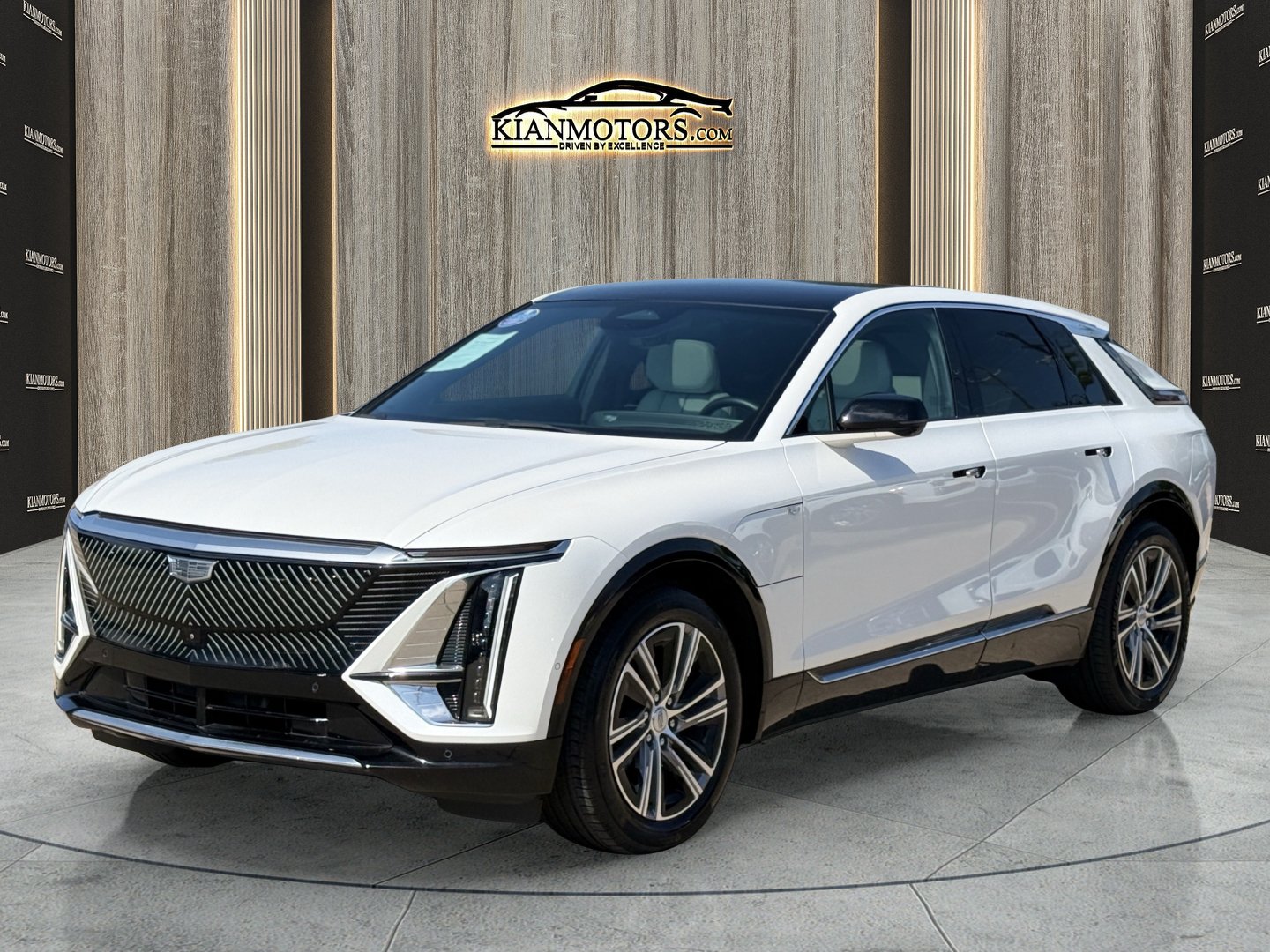 Used 2024 Cadillac Lyriq Luxury RWD image 7