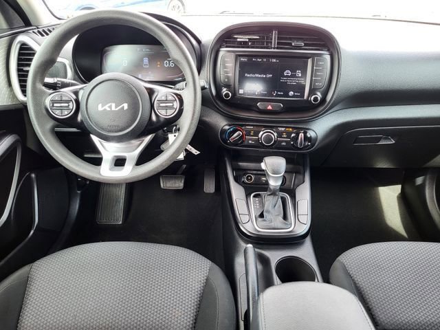 Used 2023 Kia Soul LX w/ LX Technology Package image 22