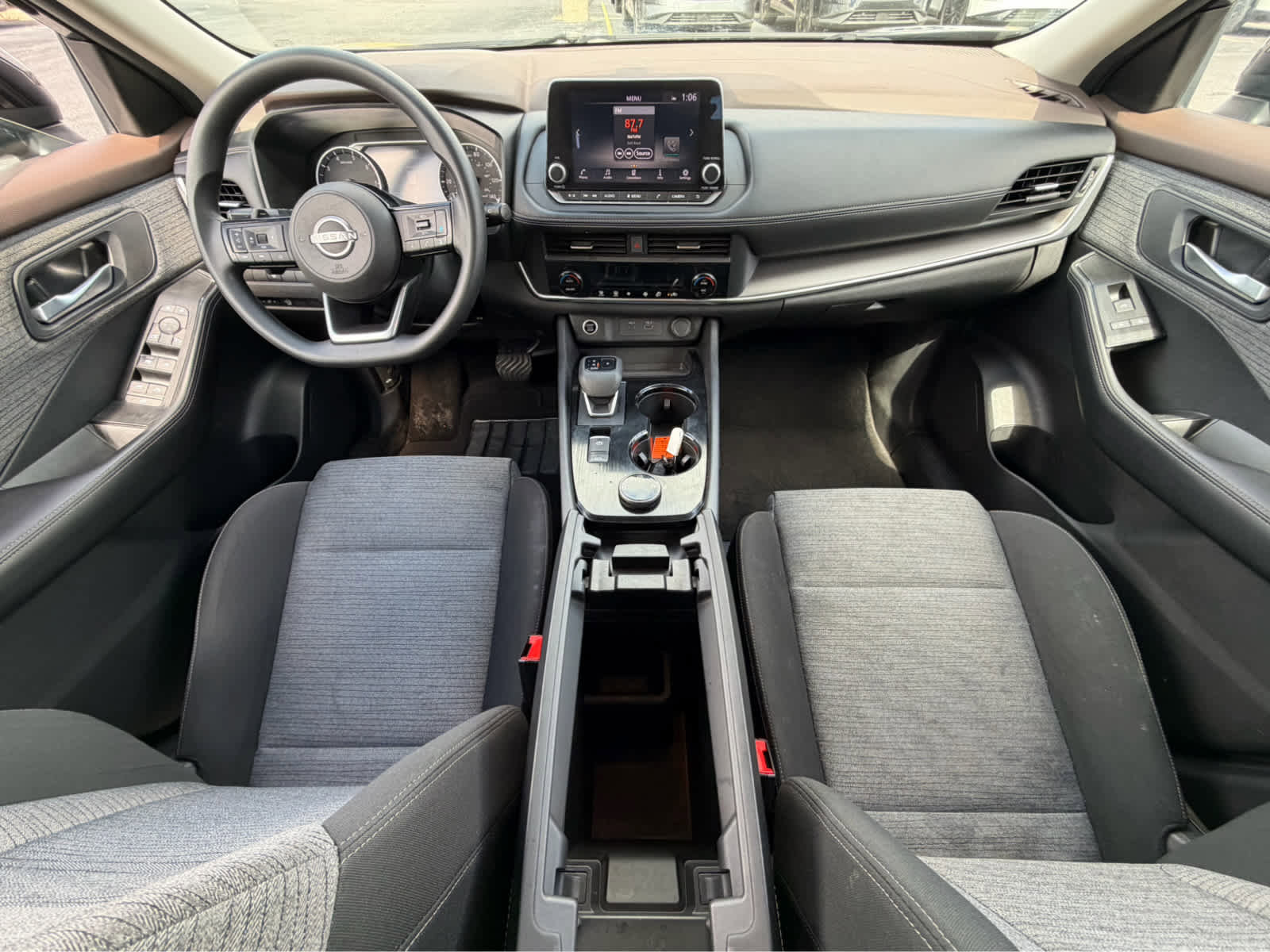 Used 2023 Nissan Rogue SV image 17