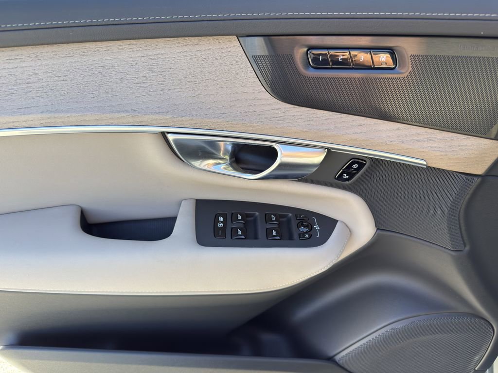 New 2026 Volvo XC90 B6 Ultra image 16