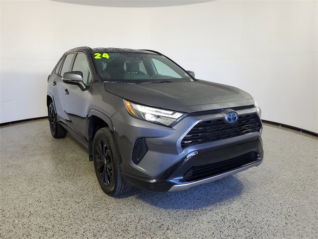 Used 2024 Toyota RAV4 SE image 2