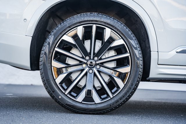 Certified 2025 Volvo XC90 T8 Plus w/ Protection Package Premier image 16