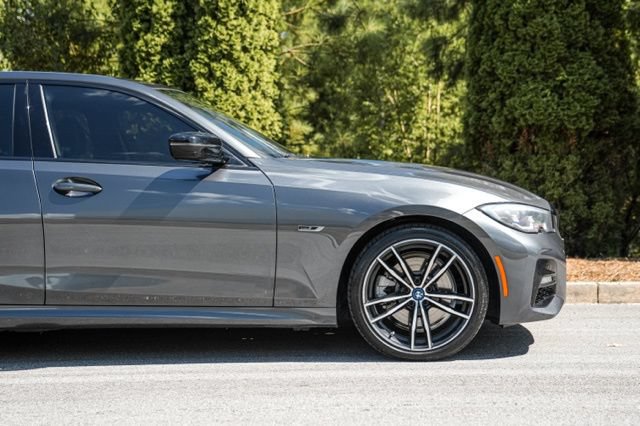 Used 2022 BMW 330e w/ M Sport Package RWD image 14