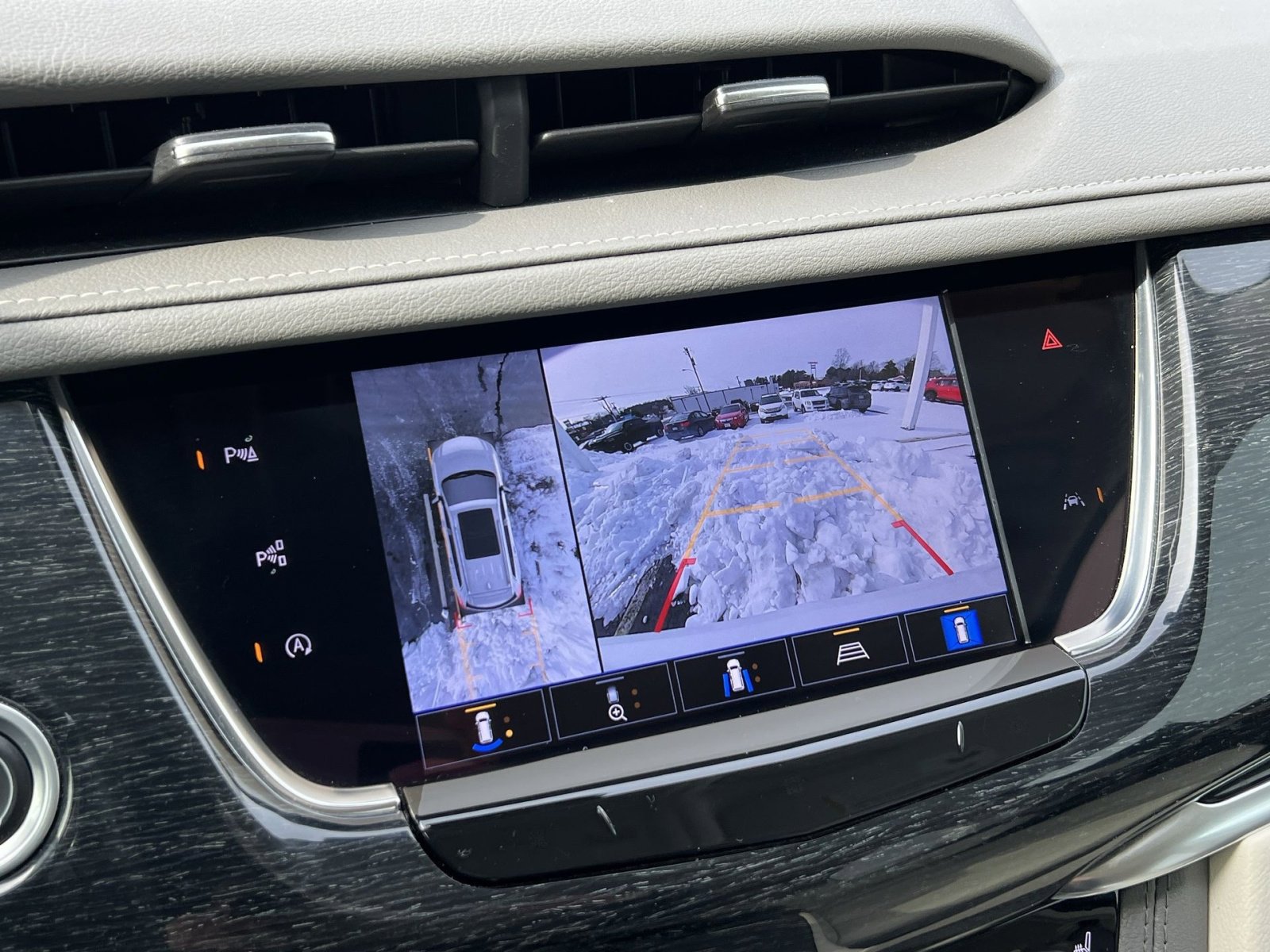 Used 2021 Cadillac XT6 Premium Luxury image 16