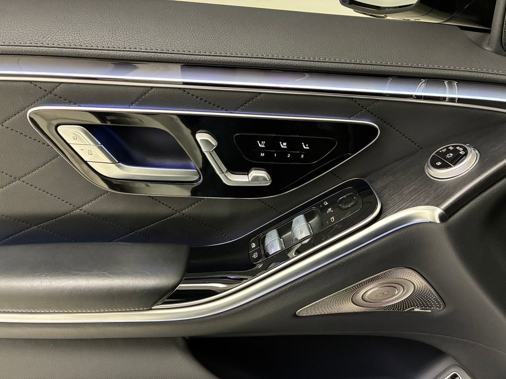Used 2022 Mercedes-Benz S 580 4MATIC Sedan w/ AMG Line Package image 27
