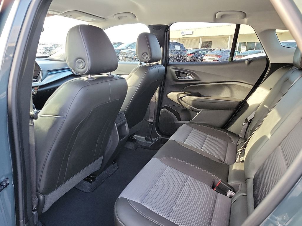 Used 2025 Chevrolet Trax LT w/ Driver Confidence Package image 9