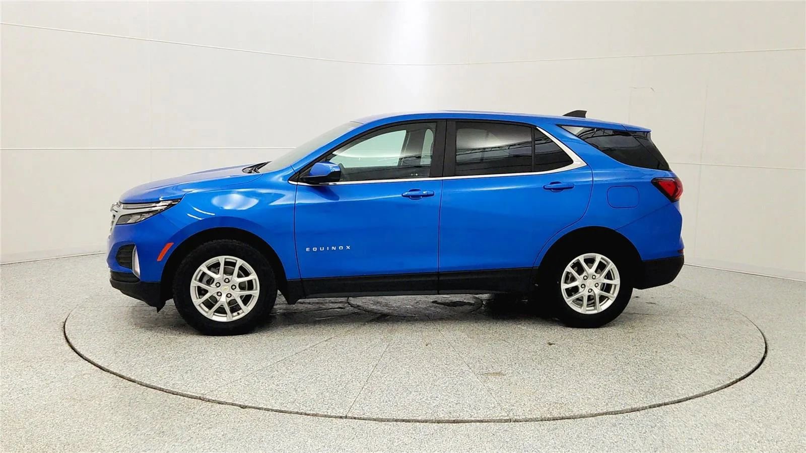 Used 2024 Chevrolet Equinox LT w/ LPO, Floor Liner Package FWD image 4