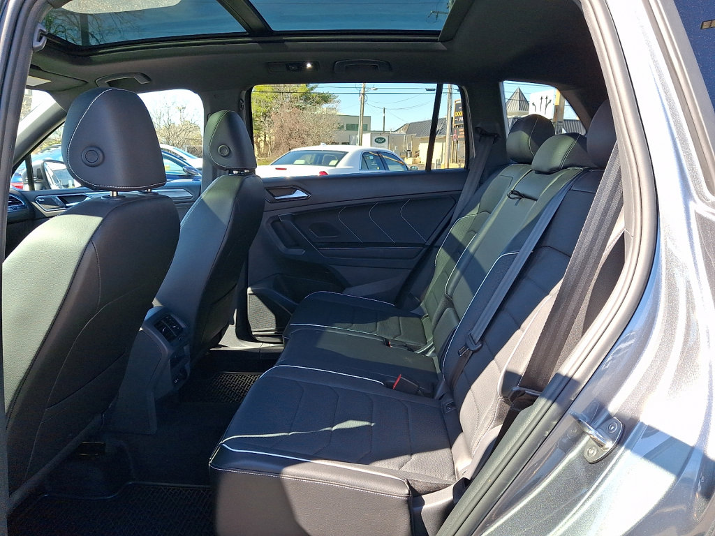 Used 2024 Volkswagen Tiguan SEL R-Line image 20