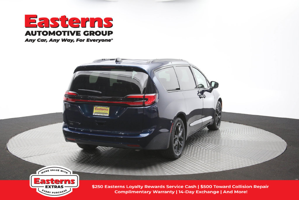 Used 2023 Chrysler Pacifica Touring-L w/ S Appearance Package FWD image 42