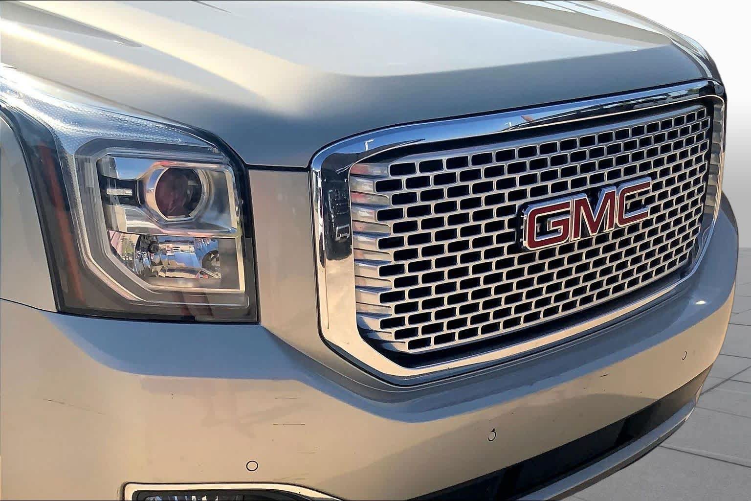 Used 2017 GMC Yukon XL Denali w/ Open Road Package AWD/4WD image 29