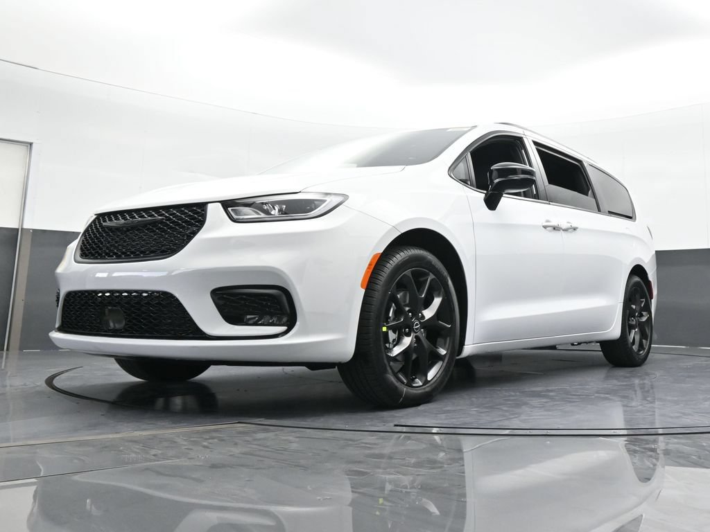 New 2026 Chrysler Pacifica Select w/ S Appearance Package FWD image 54
