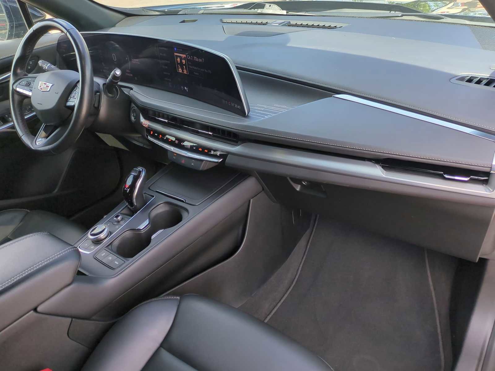 Used 2024 Cadillac XT4 Premium Luxury FWD image 28