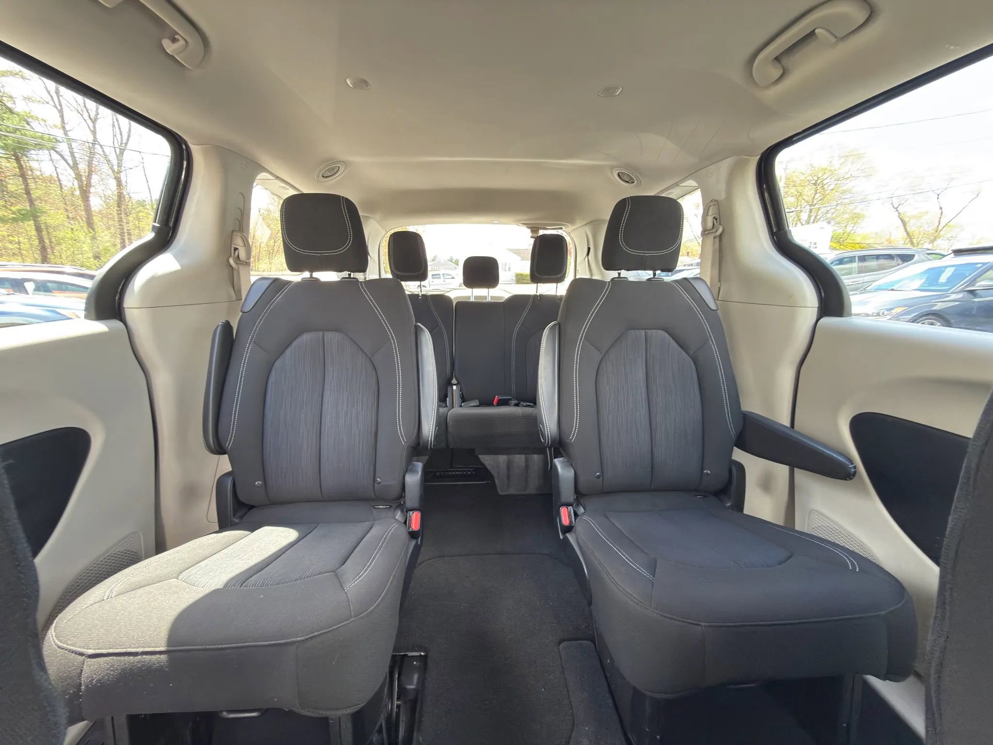 Used 2022 Chrysler Voyager LX FWD image 25